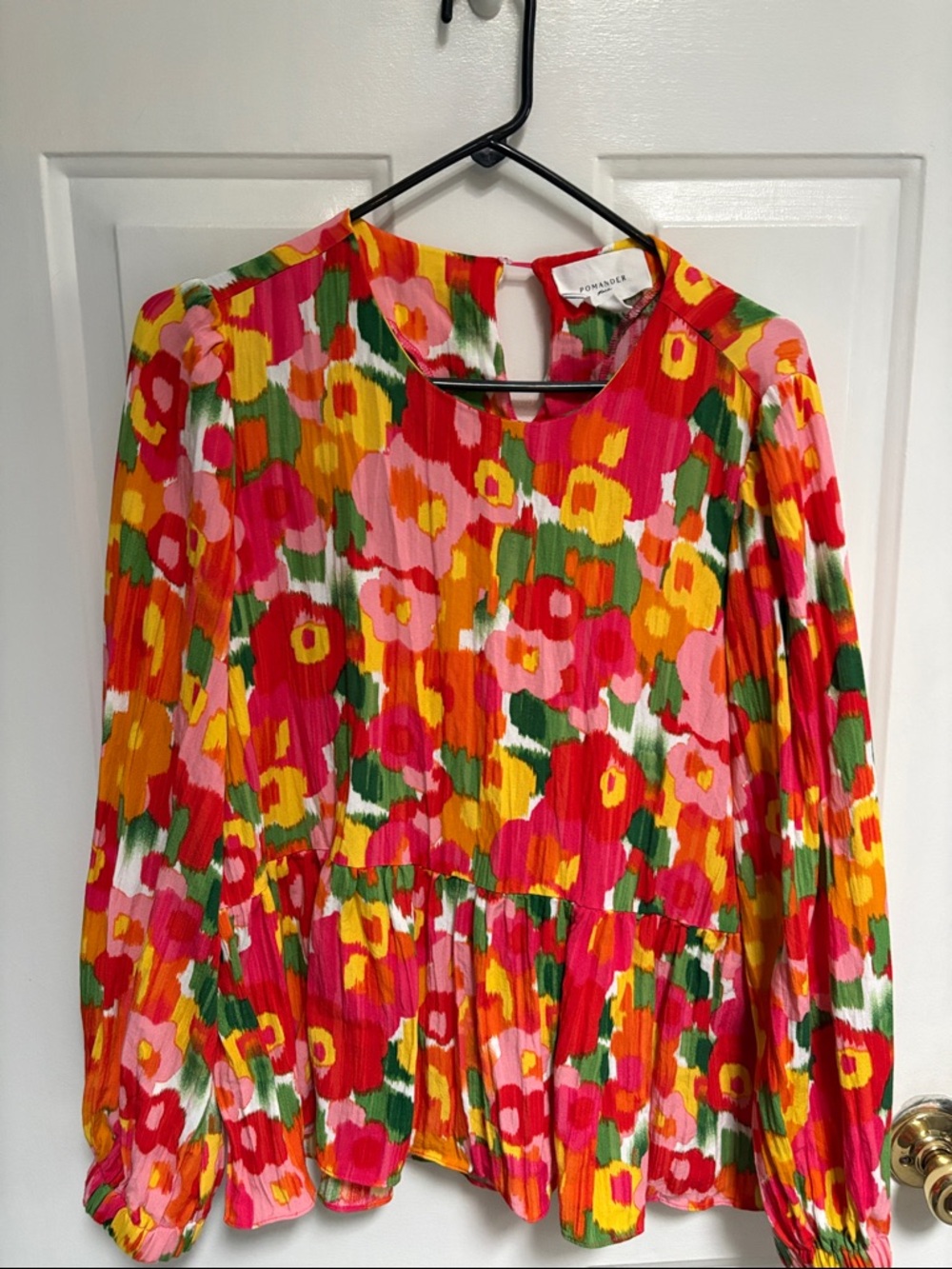 Pomander place large Bright Floral Top in excellent condition